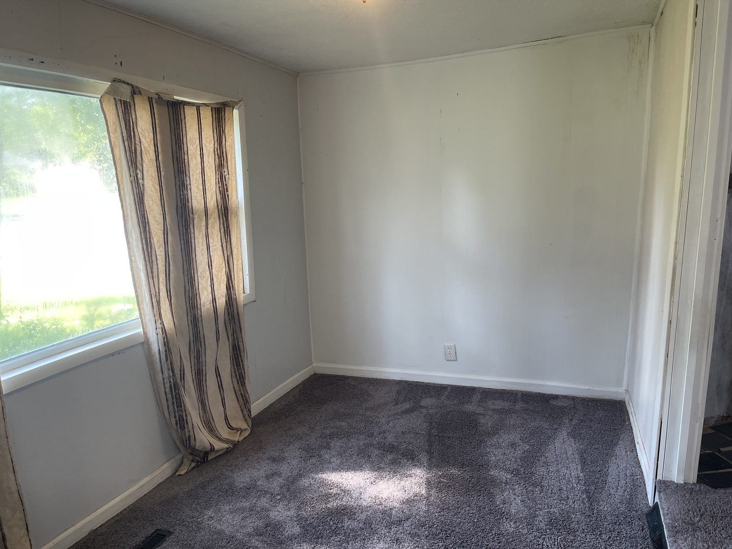 1824 16th Avenue Sterling, IL 61081 - Photo 16 of 26 an empty room with windows