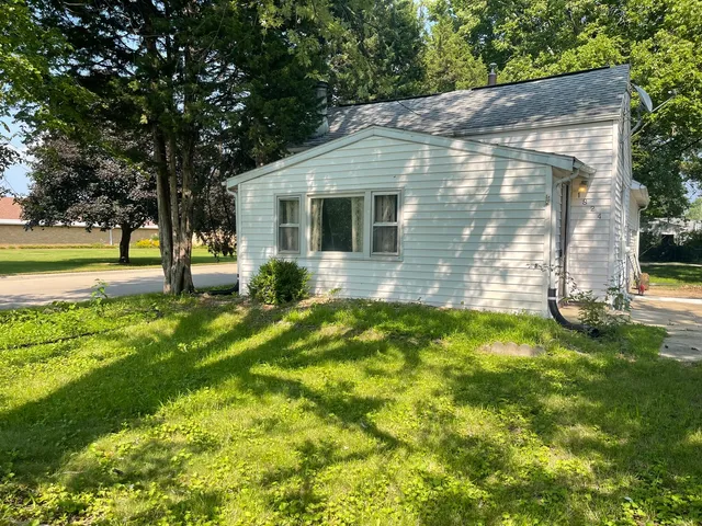 $89,650 | 1824 16th Avenue, Sterling, IL 61081
