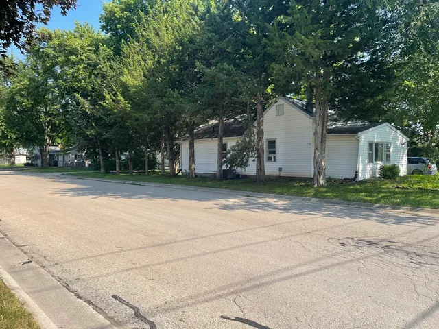 $89,650 | 1824 16th Avenue, Sterling, IL 61081