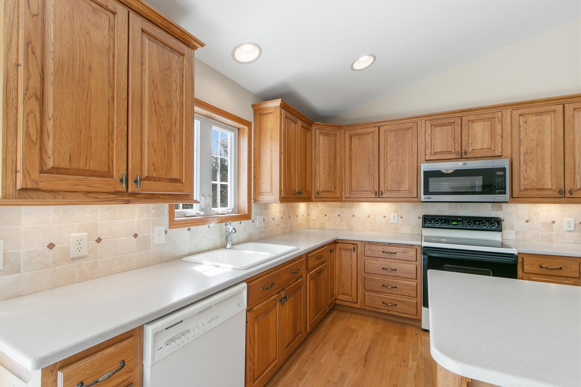 908 Surrey Lane Baraboo, WI 53913 - Photo 14 of 76