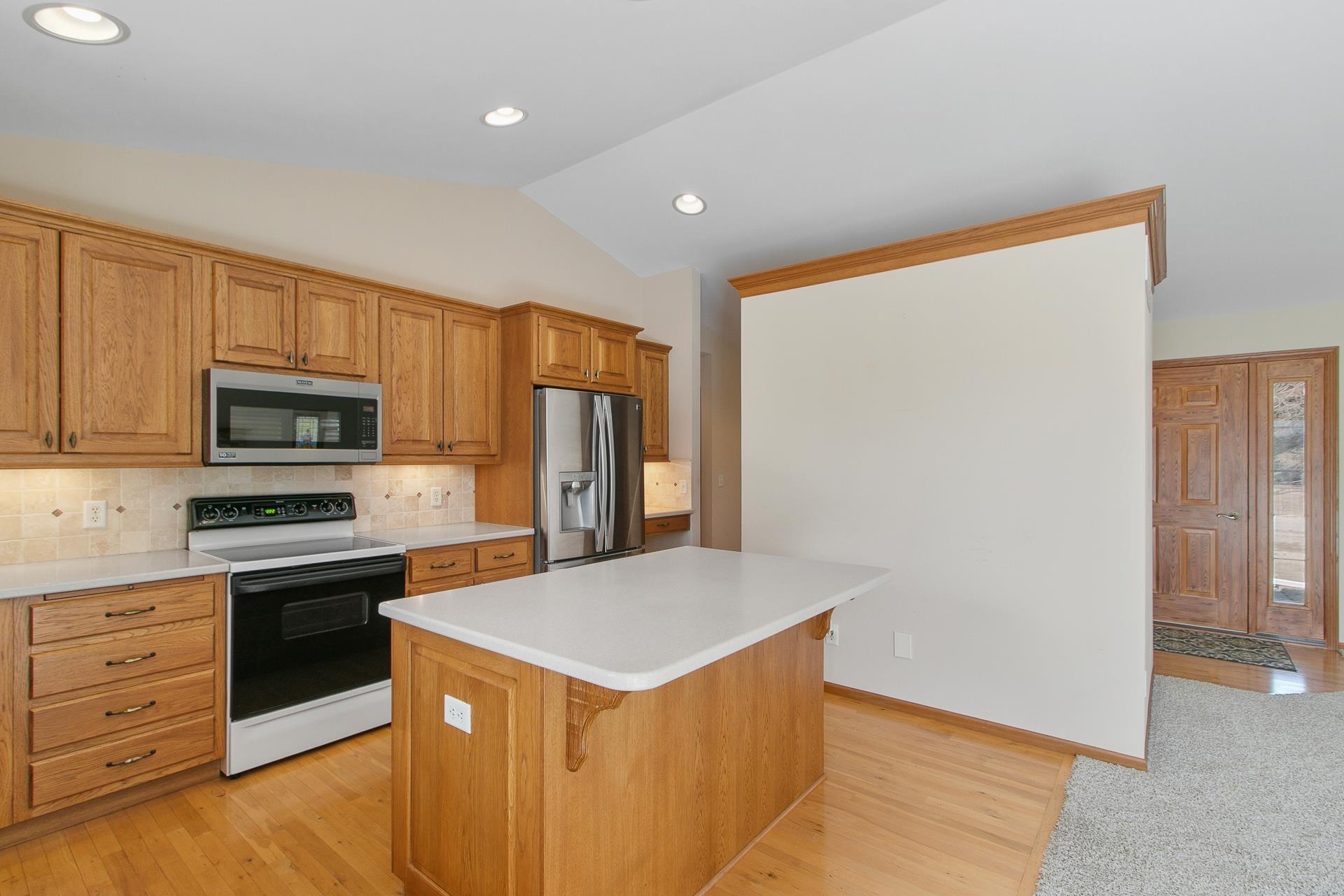 908 Surrey Lane Baraboo, WI 53913 - Photo 7 of 76