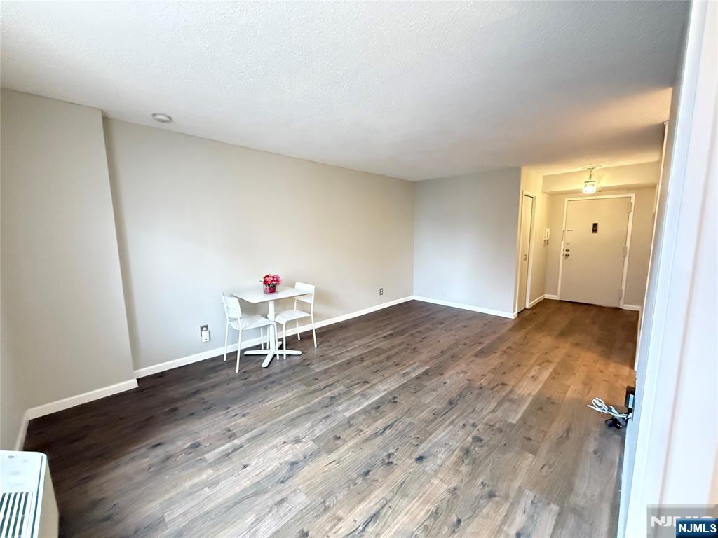 160 Overlook Avenue, Unit 11E2 Hackensack, NJ 07601 - Photo 11 of 25