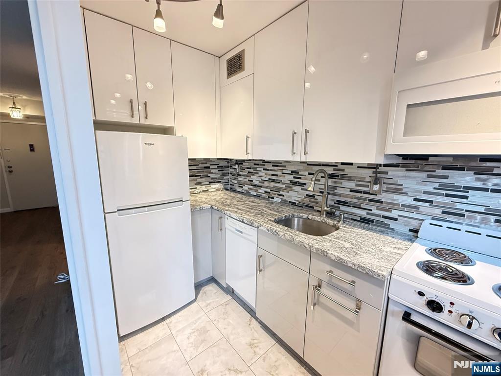 160 Overlook Avenue, Unit 11E2 Hackensack, NJ 07601 - Photo 12 of 25