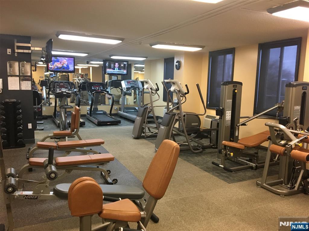 160 Overlook Avenue, Unit 11E2 Hackensack, NJ 07601 - Photo 19 of 25