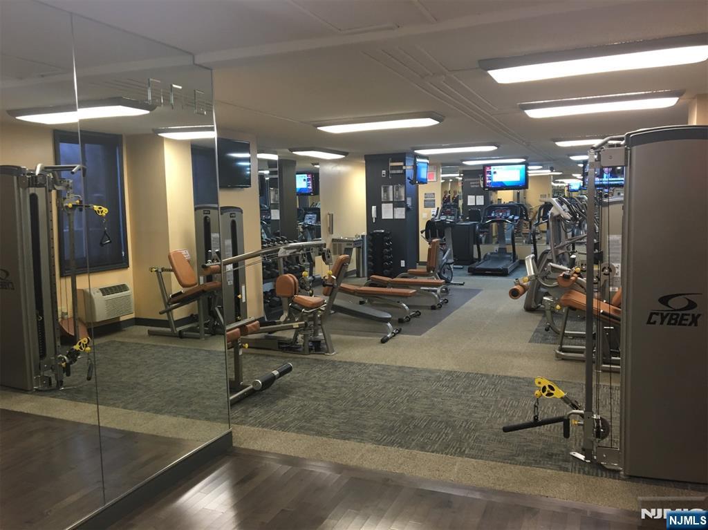 160 Overlook Avenue, Unit 11E2 Hackensack, NJ 07601 - Photo 20 of 25