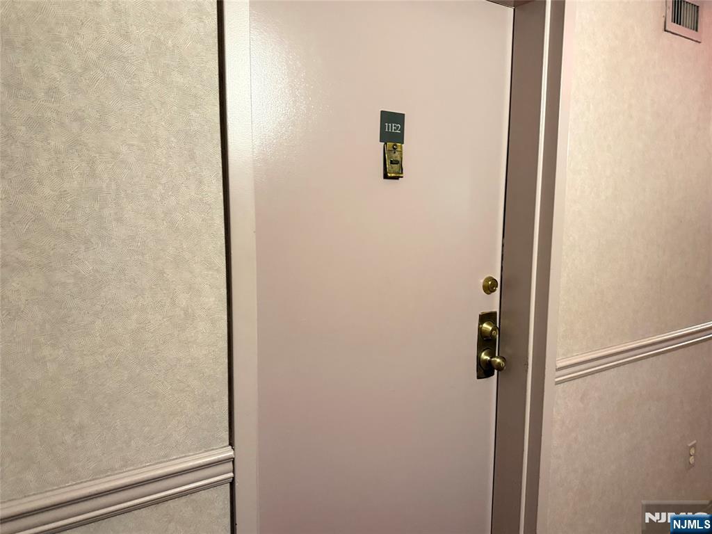 160 Overlook Avenue, Unit 11E2 Hackensack, NJ 07601 - Photo 4 of 25