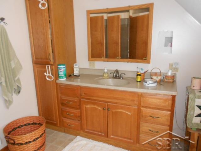 5909 North Swede Road Midland, MI 48642 - Photo 9 of 21 31238283-8.JPG