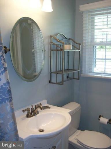 4520 Braddock Road Alexandria, VA 22312 - Photo 4 of 30 Completely updated!