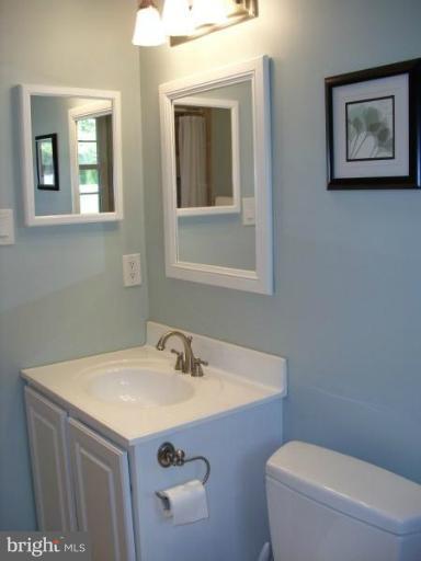 4520 Braddock Road Alexandria, VA 22312 - Photo 5 of 30 Bath