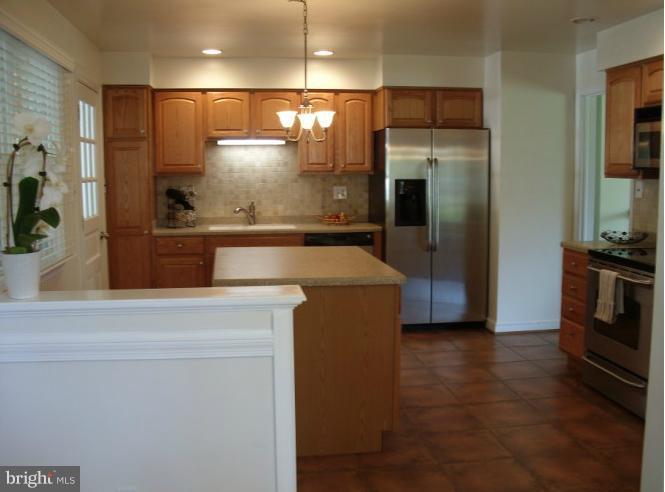 4520 Braddock Road Alexandria, VA 22312 - Photo 8 of 30 Kitchen