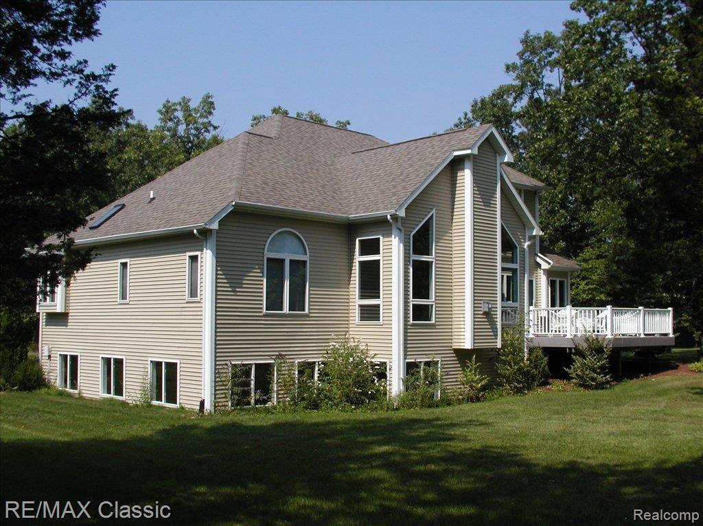 10080 Carmer Road Fenton, MI 48430 - Photo 4 of 11 10080 Carmer (3)