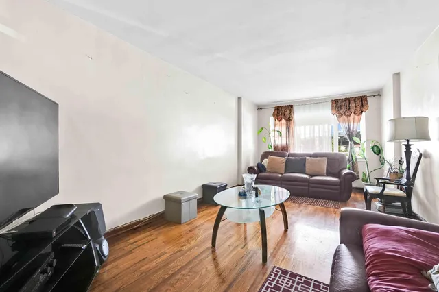 $649,000 | 1472 Stickney Place | Williamsbridge