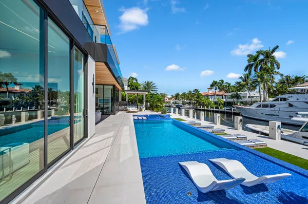 $69,950 | 408 Coral Way, Fort Lauderdale, FL 33301