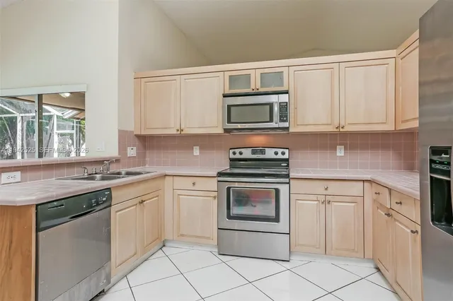 $4,285 | 19340 Northwest 8th Street, Pembroke Pines, FL 33029