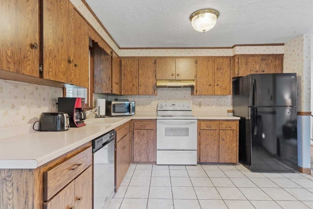 5 Hebert Road Spencer, MA 01562 - Photo 8 of 23 Gallery Image 8