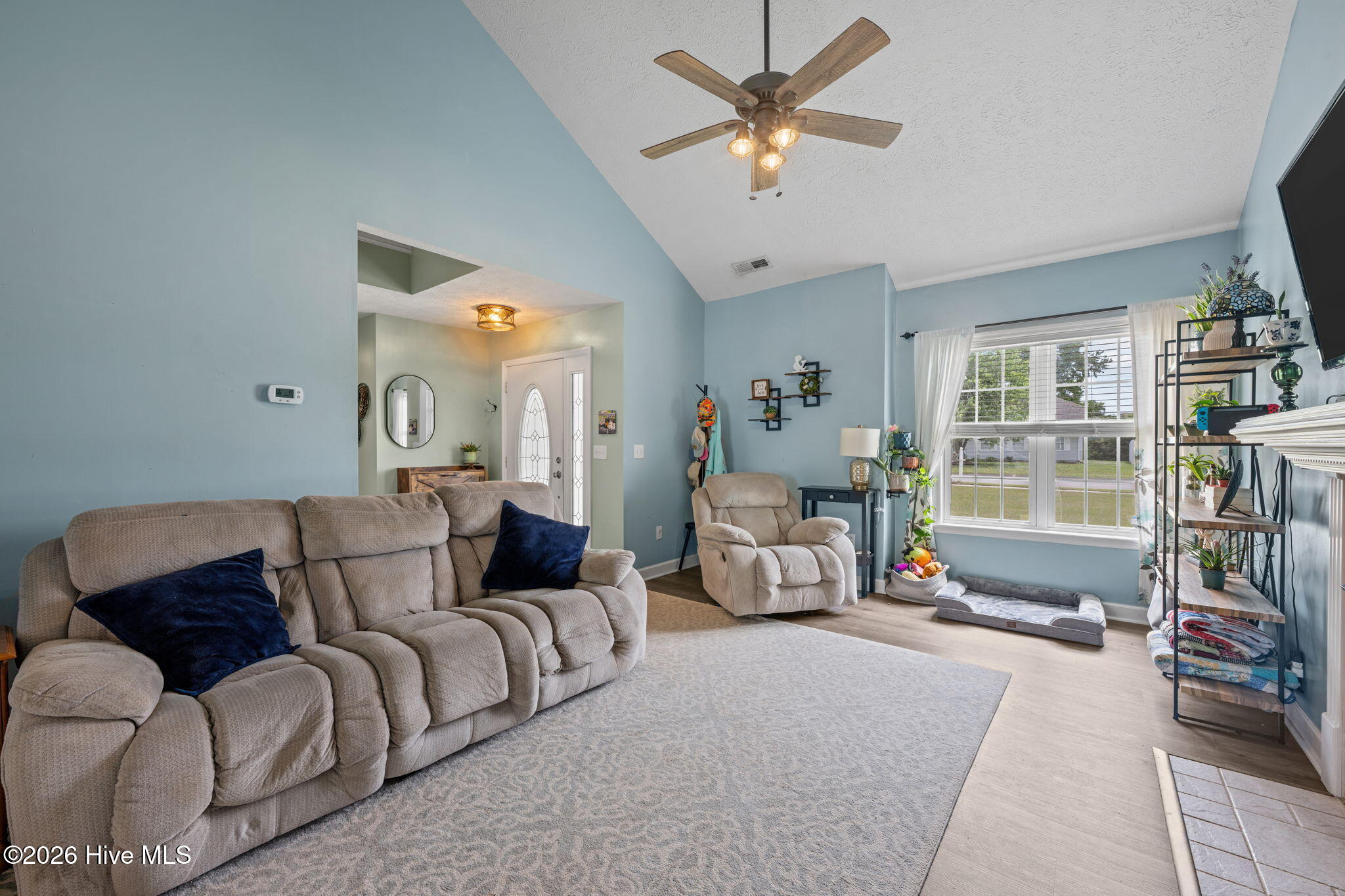615 Fox Ridge Court Havelock, NC 28532 - Photo 15 of 40 living room