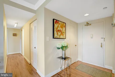 $350,000 | 3713 South George Mason Drive, Unit 904W, Falls Church, VA 22041