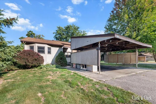$225,000 | 2630 Chatham Woods Drive Southeast, Grand Rapids, MI 49546