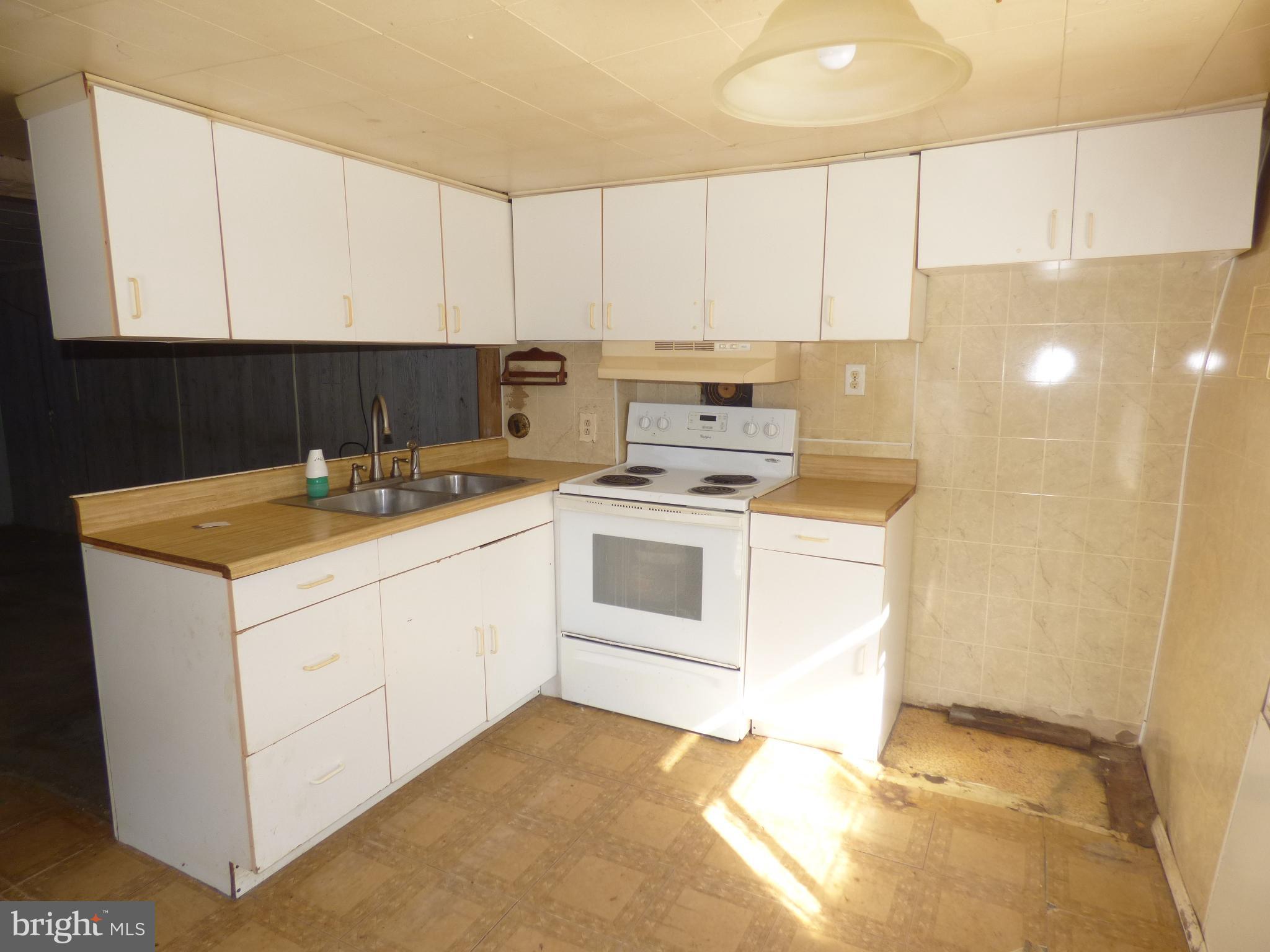 1401 Wellington Road Hagerstown, MD 21740 - Photo 5 of 9 Kitchen