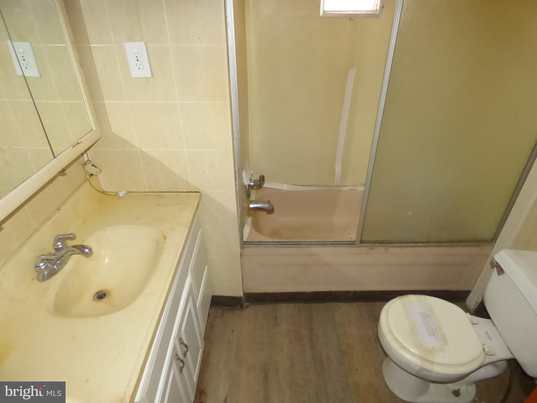 1401 Wellington Road Hagerstown, MD 21740 - Photo 9 of 9 Bathroom