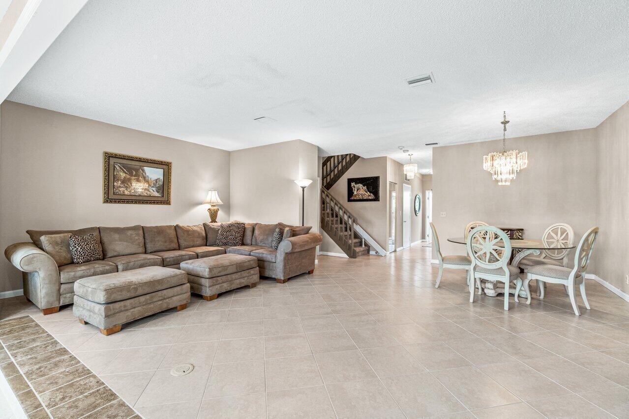 6829 Via Regina Boca Raton, FL 33433 - Photo 4 of 7 Living 1
