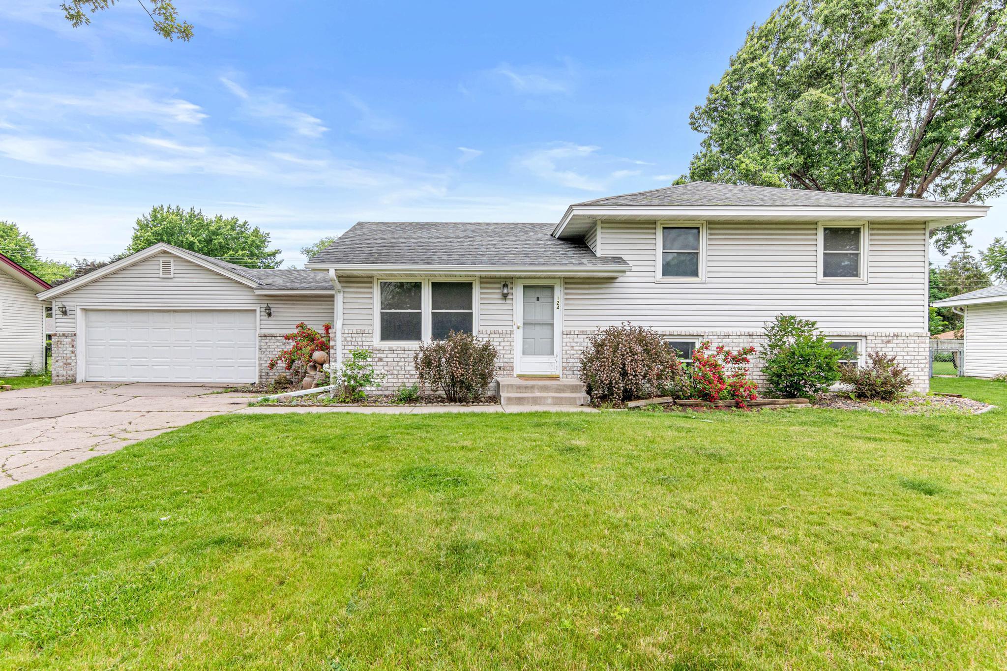 124 Hayes Road Apple Valley, MN 55124 - Photo 1 of 31 Gallery Image 1