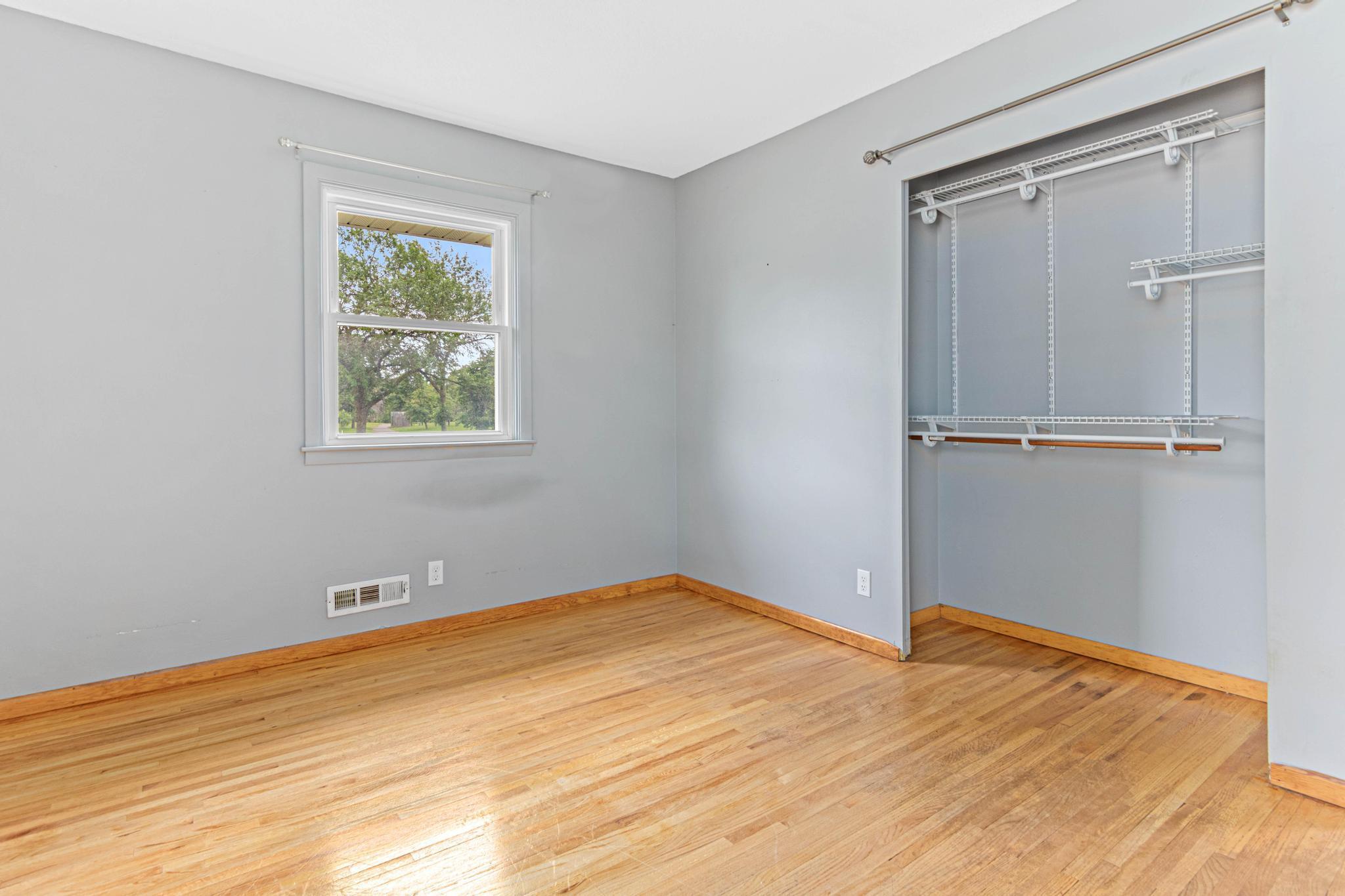 124 Hayes Road Apple Valley, MN 55124 - Photo 17 of 31 Gallery Image 17