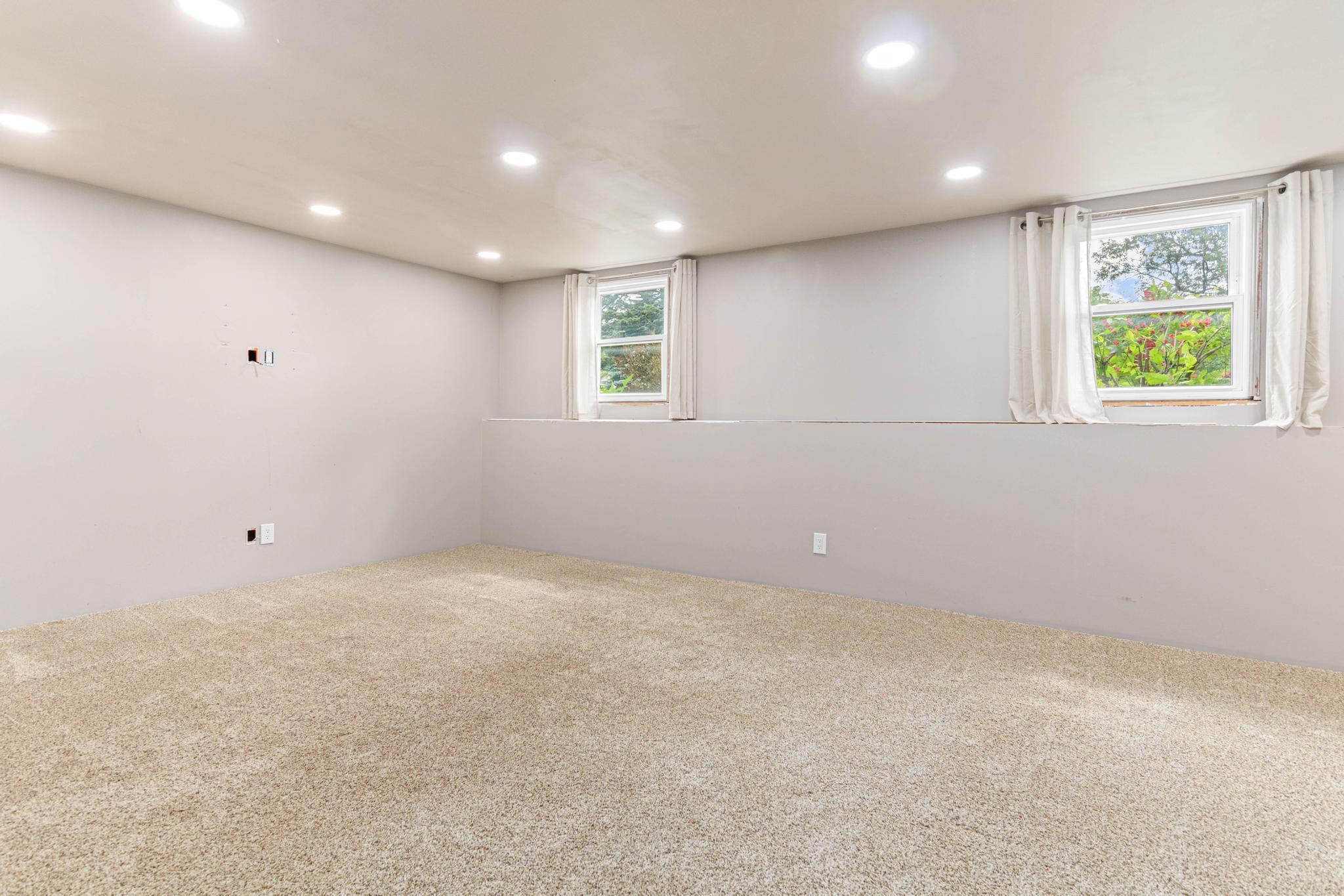 124 Hayes Road Apple Valley, MN 55124 - Photo 18 of 31 Gallery Image 18