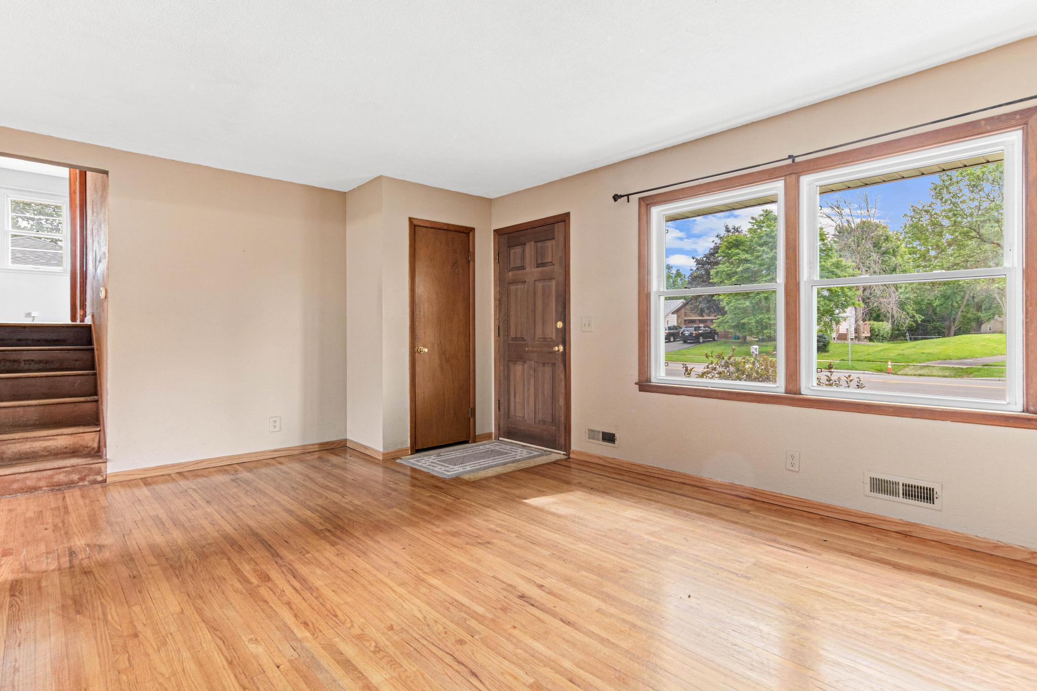 124 Hayes Road Apple Valley, MN 55124 - Photo 2 of 31 Gallery Image 2