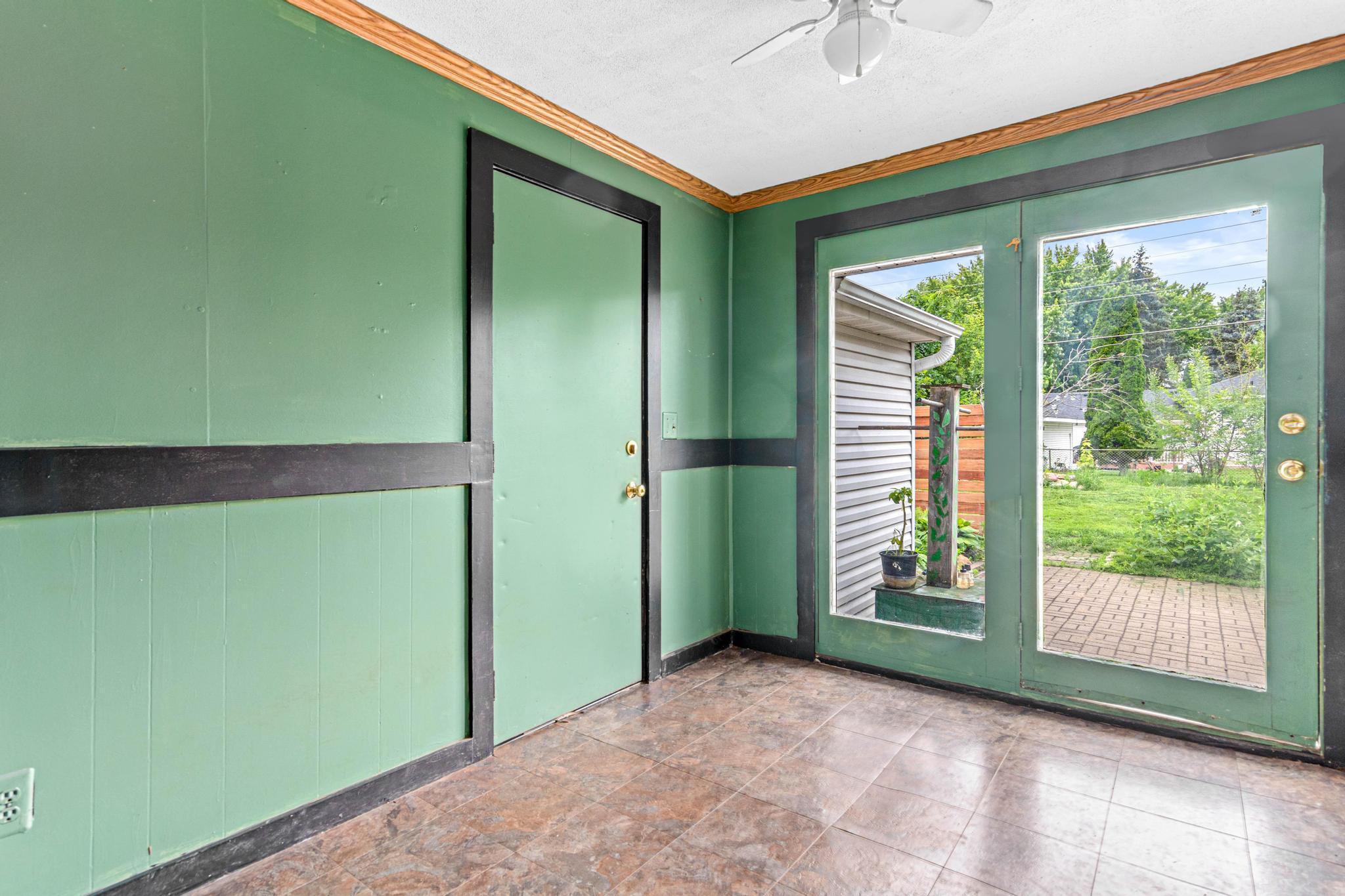 124 Hayes Road Apple Valley, MN 55124 - Photo 22 of 31 Gallery Image 22