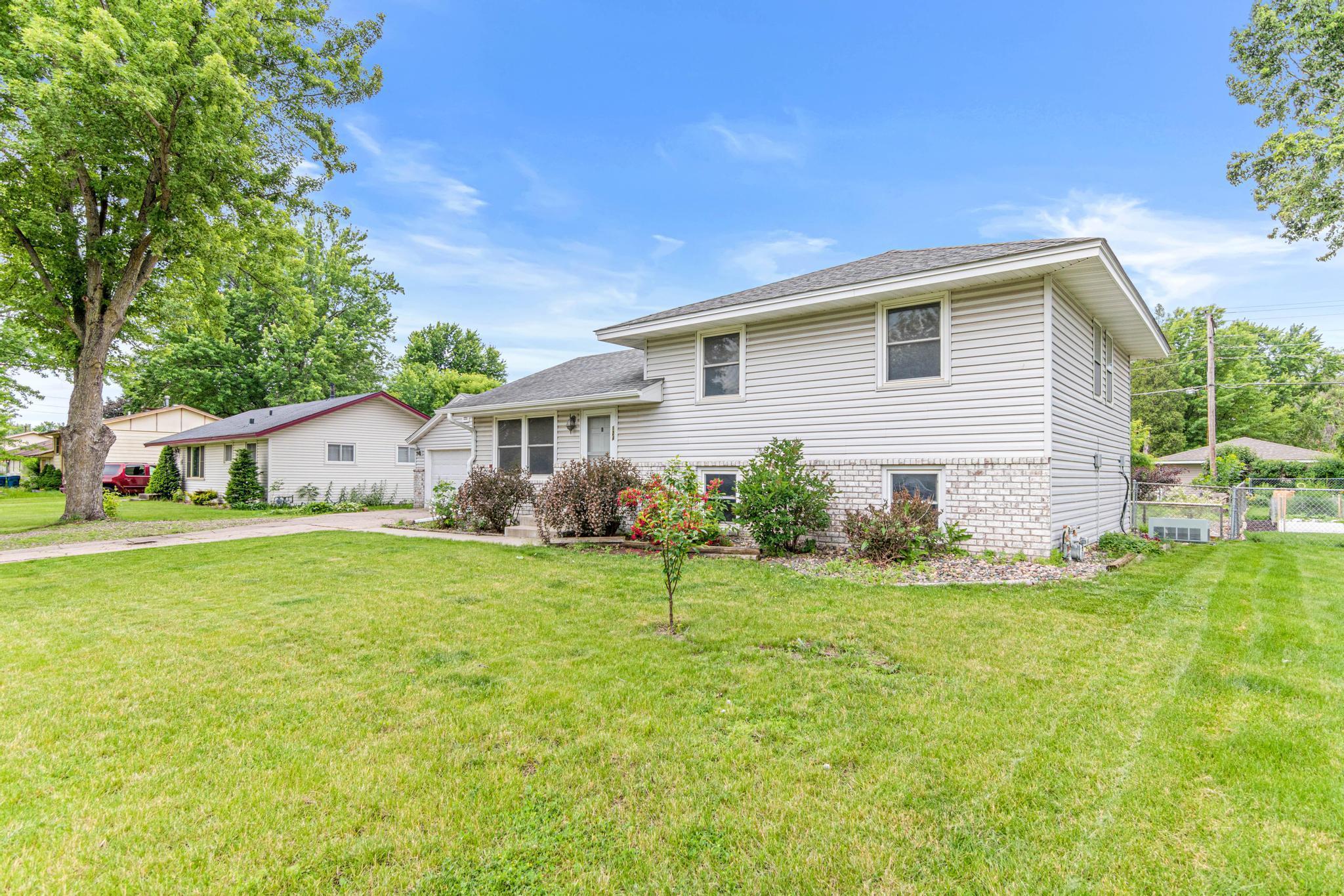 124 Hayes Road Apple Valley, MN 55124 - Photo 23 of 31 Gallery Image 23