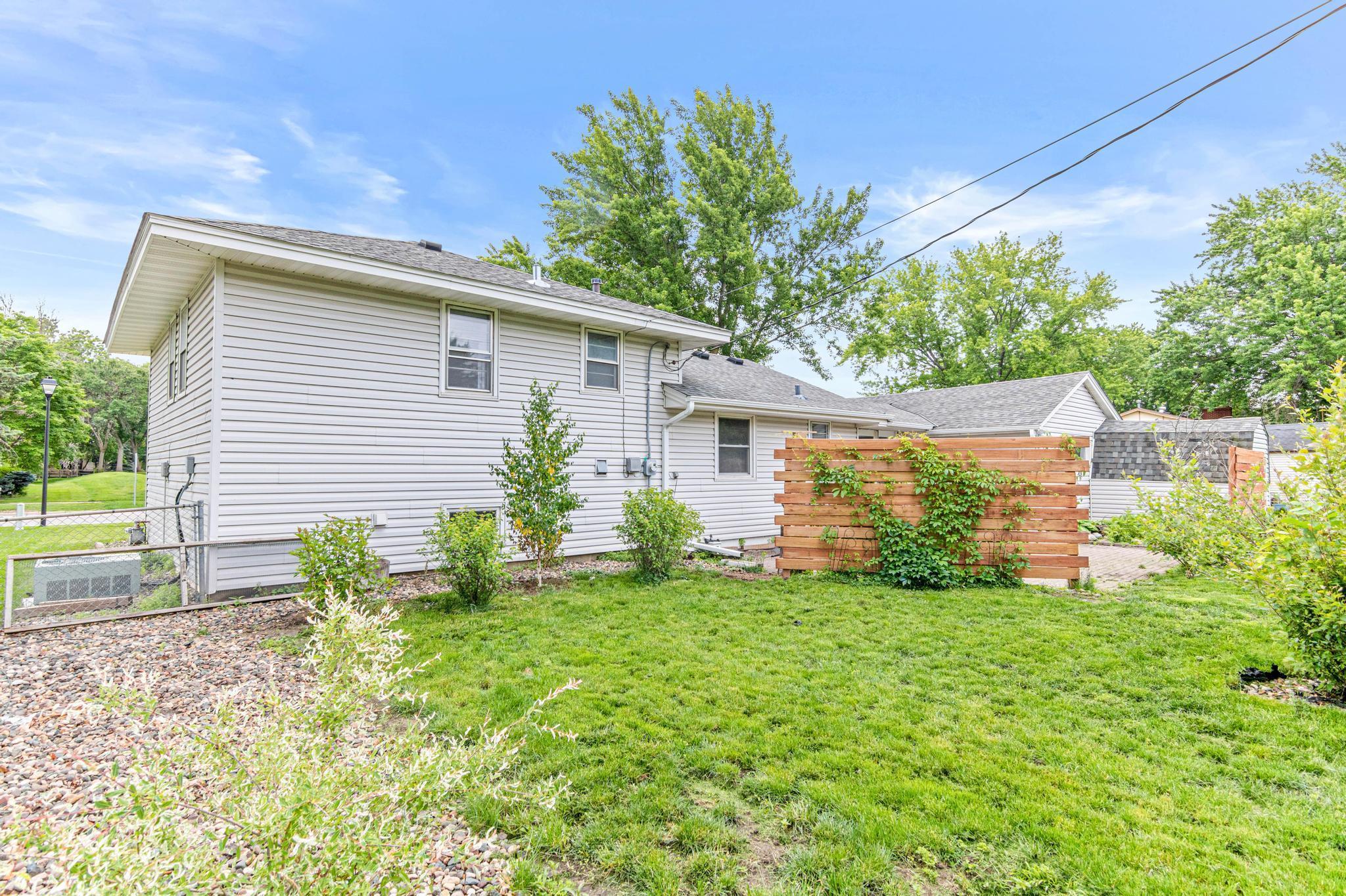 124 Hayes Road Apple Valley, MN 55124 - Photo 25 of 31 Gallery Image 25