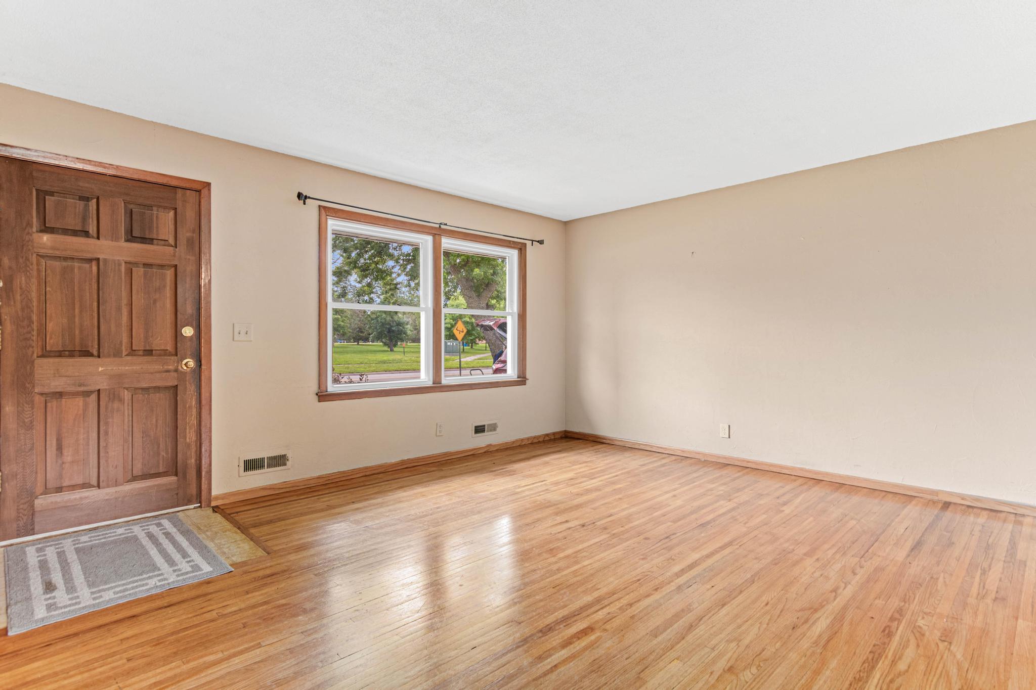 124 Hayes Road Apple Valley, MN 55124 - Photo 3 of 31 Gallery Image 3