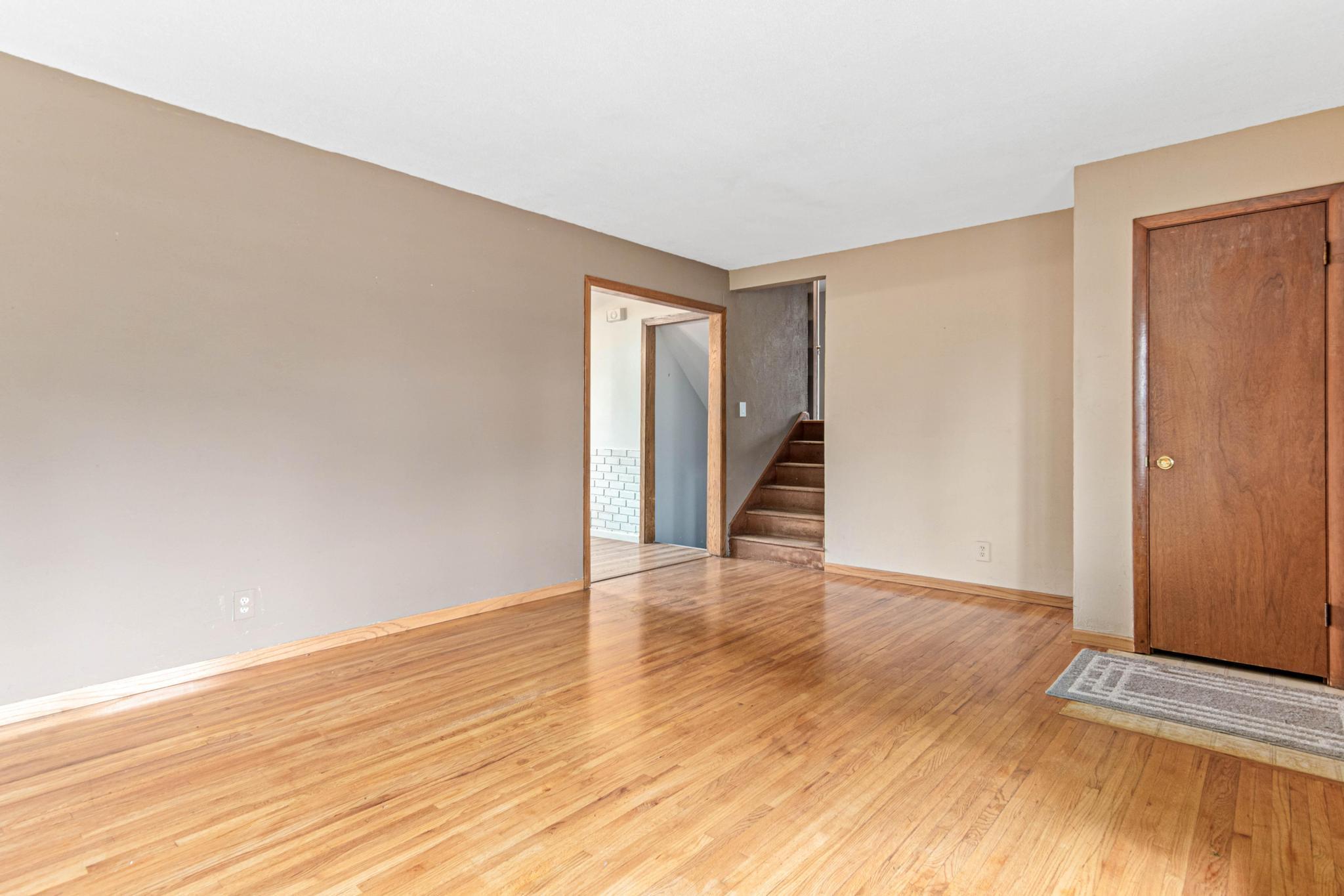 124 Hayes Road Apple Valley, MN 55124 - Photo 4 of 31 Gallery Image 4