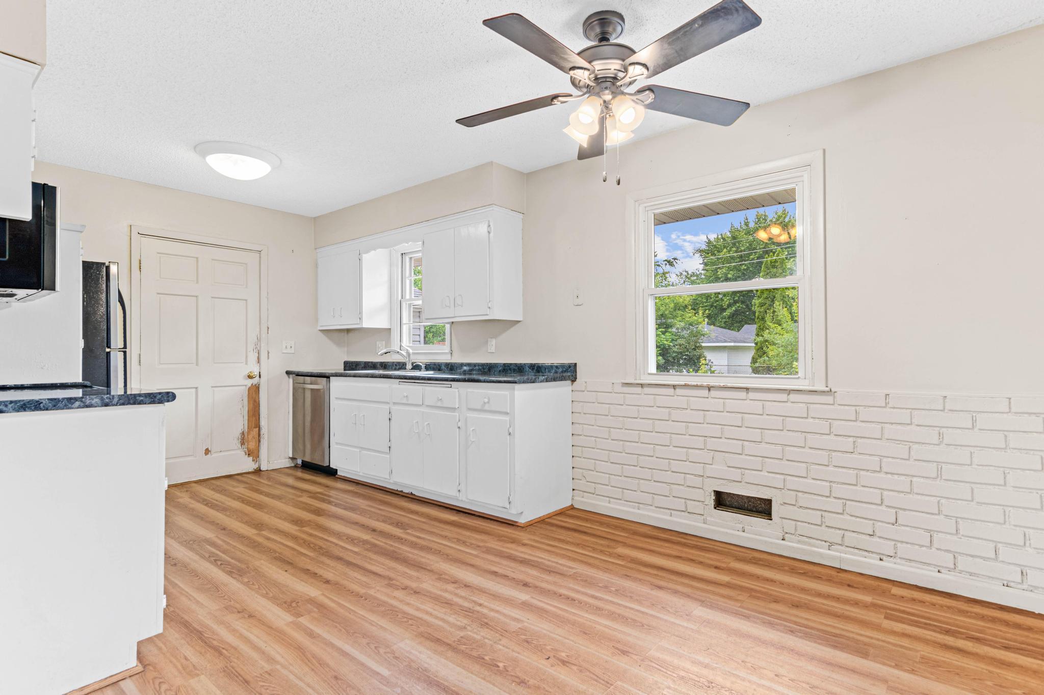 124 Hayes Road Apple Valley, MN 55124 - Photo 7 of 31 Gallery Image 7