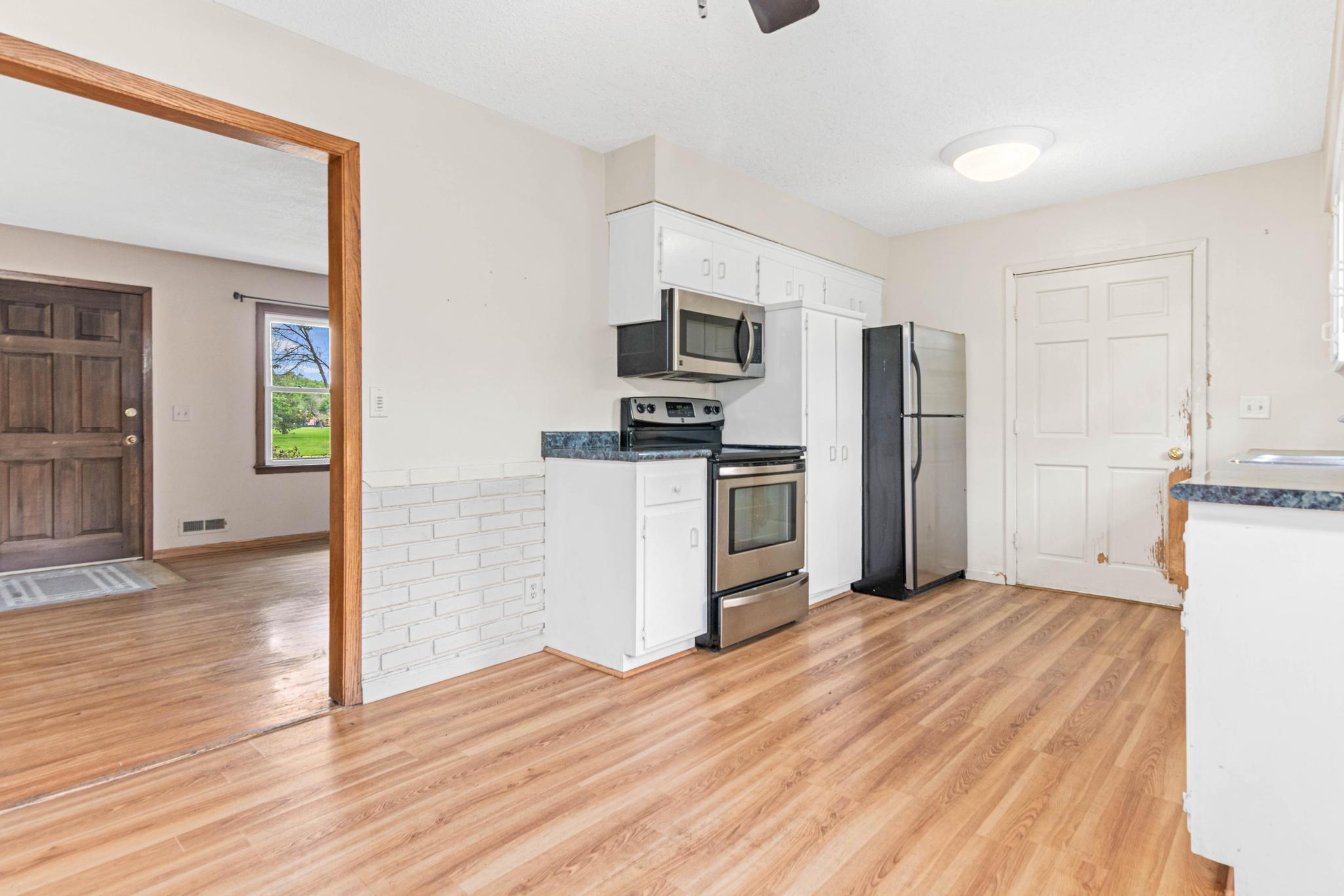 124 Hayes Road Apple Valley, MN 55124 - Photo 8 of 31 Gallery Image 8