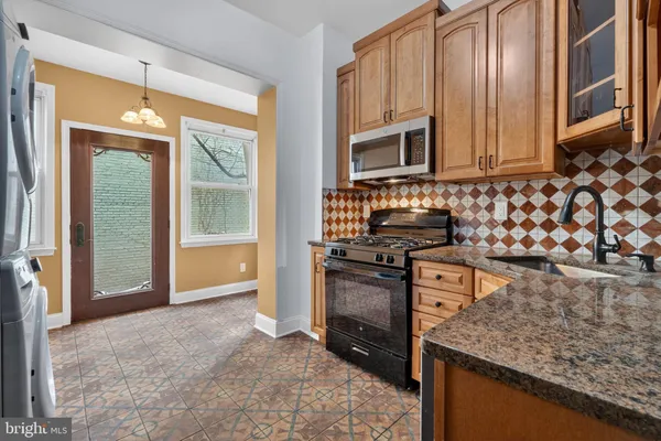 $3,598 | 1169 6th Street Northeast, Washington, DC 20002