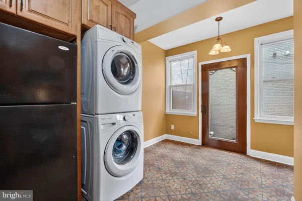 $3,598 | 1169 6th Street Northeast, Washington, DC 20002