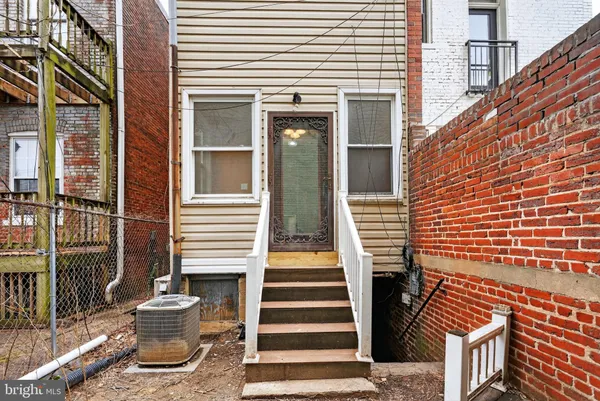 $3,598 | 1169 6th Street Northeast, Washington, DC 20002