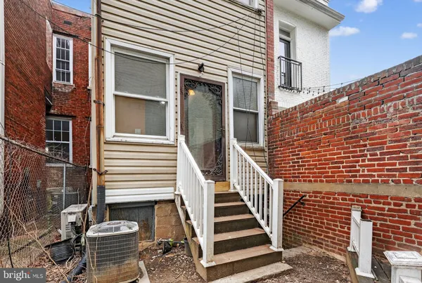 $3,598 | 1169 6th Street Northeast, Washington, DC 20002