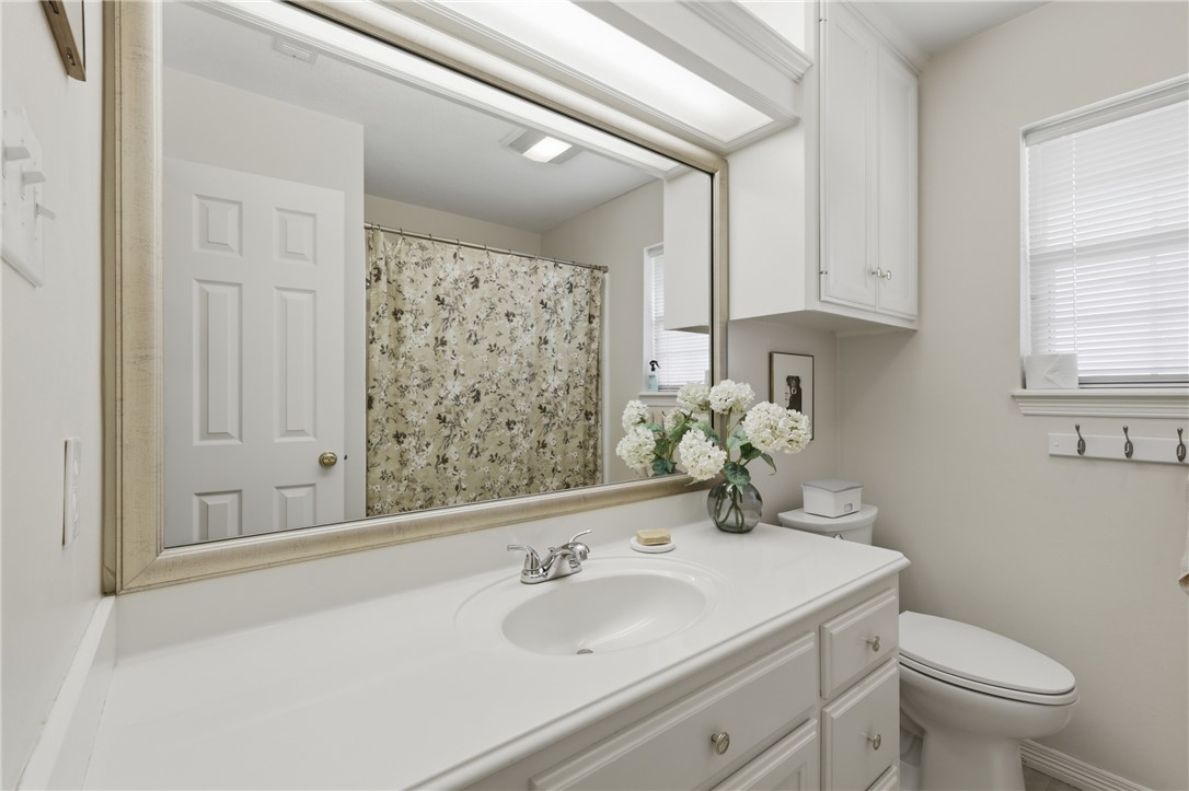 4600 Kensington Road Bryan, TX 77802 - Photo 24 of 31 2nd bathroom