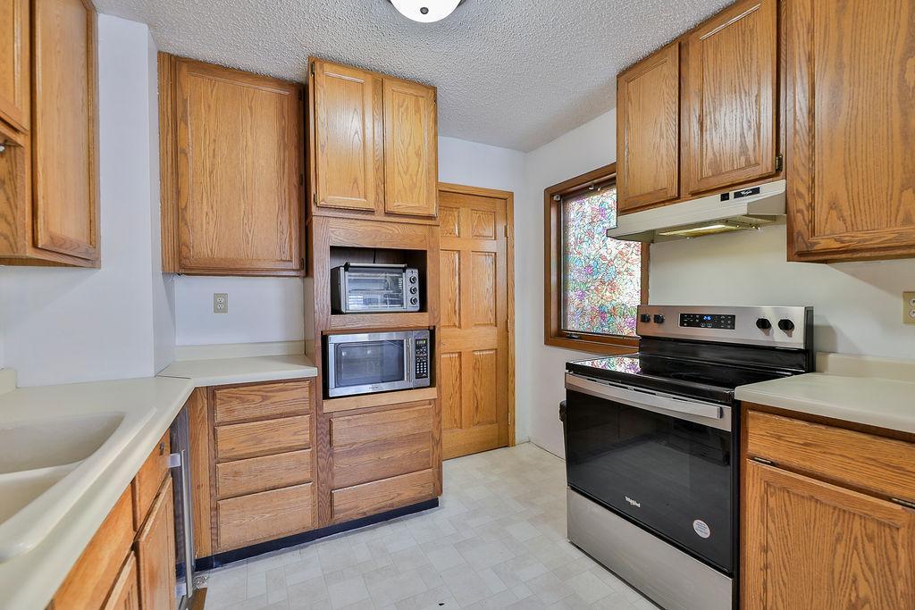 1011 14th Street South Fargo, ND 58103 - Photo 9 of 38