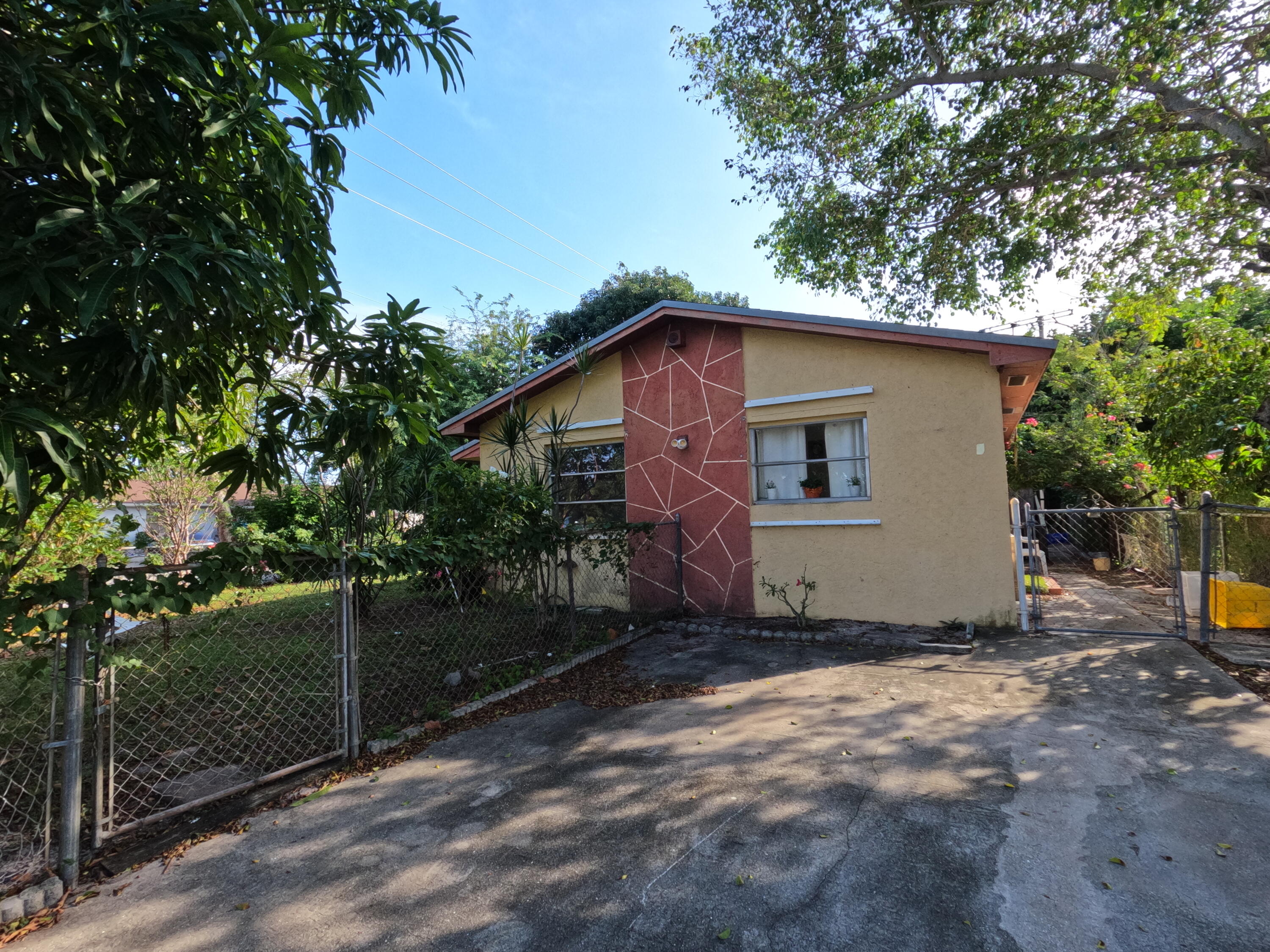 1012 Alto Road Lantana, FL 33462 - Photo 3 of 67 GOPR0827 (1)