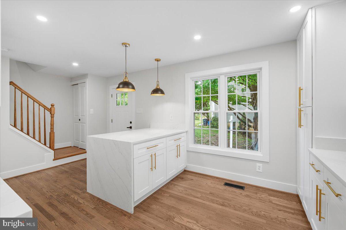 13000 Country Ridge Drive Germantown, MD 20874 - Photo 11 of 37 Oversized island with room for stools