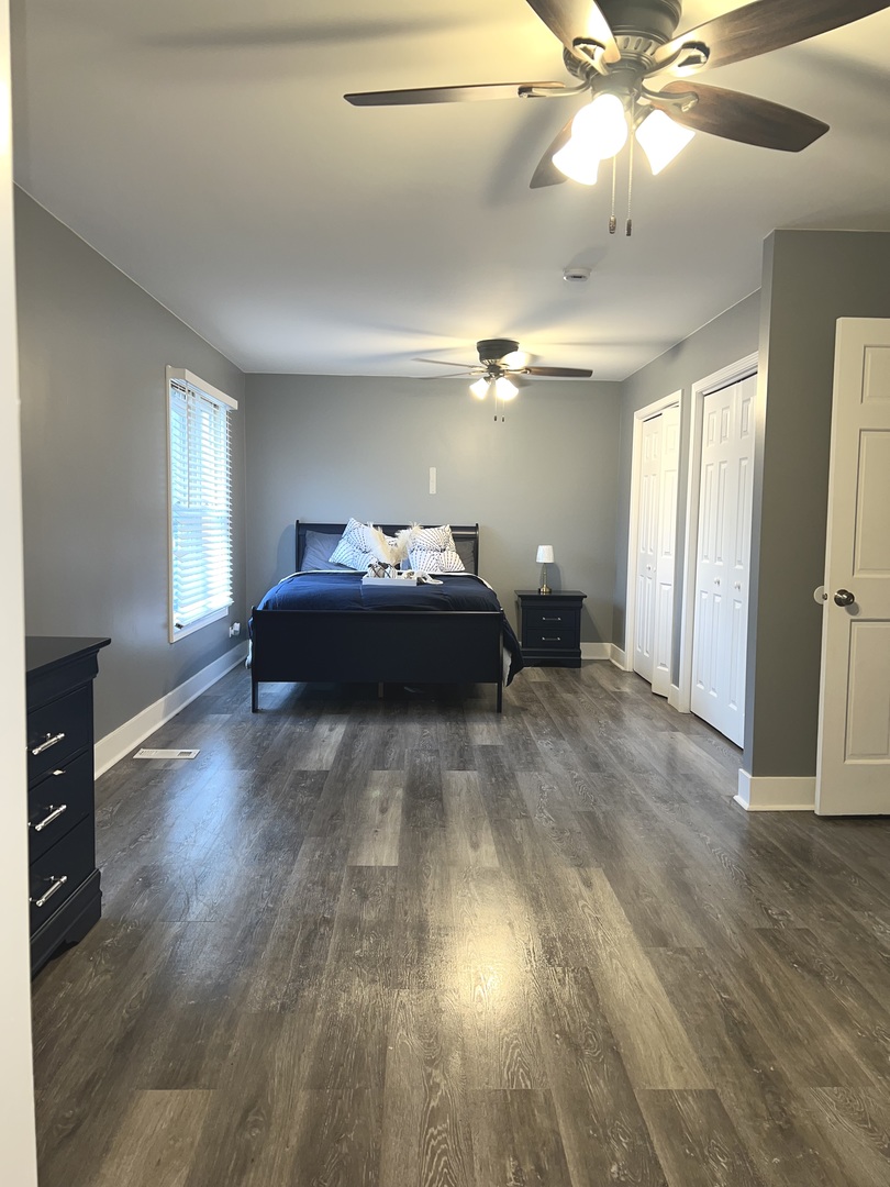 2472 Worthington Drive Aurora, IL 60506 - Photo 18 of 26 a living room with furniture and a chandelier