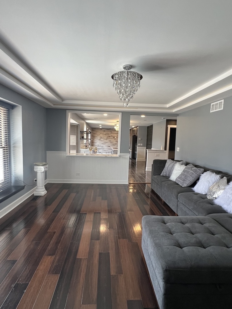 2472 Worthington Drive Aurora, IL 60506 - Photo 5 of 26 a living room with furniture and a fireplace