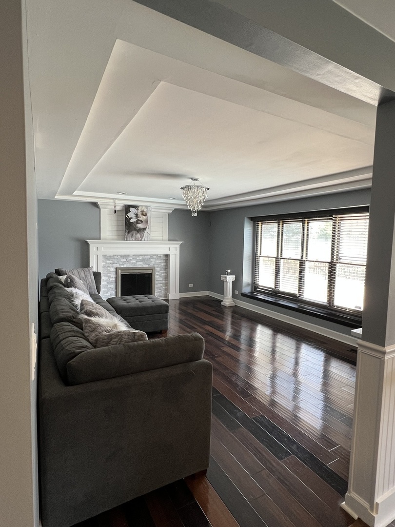 2472 Worthington Drive Aurora, IL 60506 - Photo 6 of 26 a living room with furniture and a fireplace