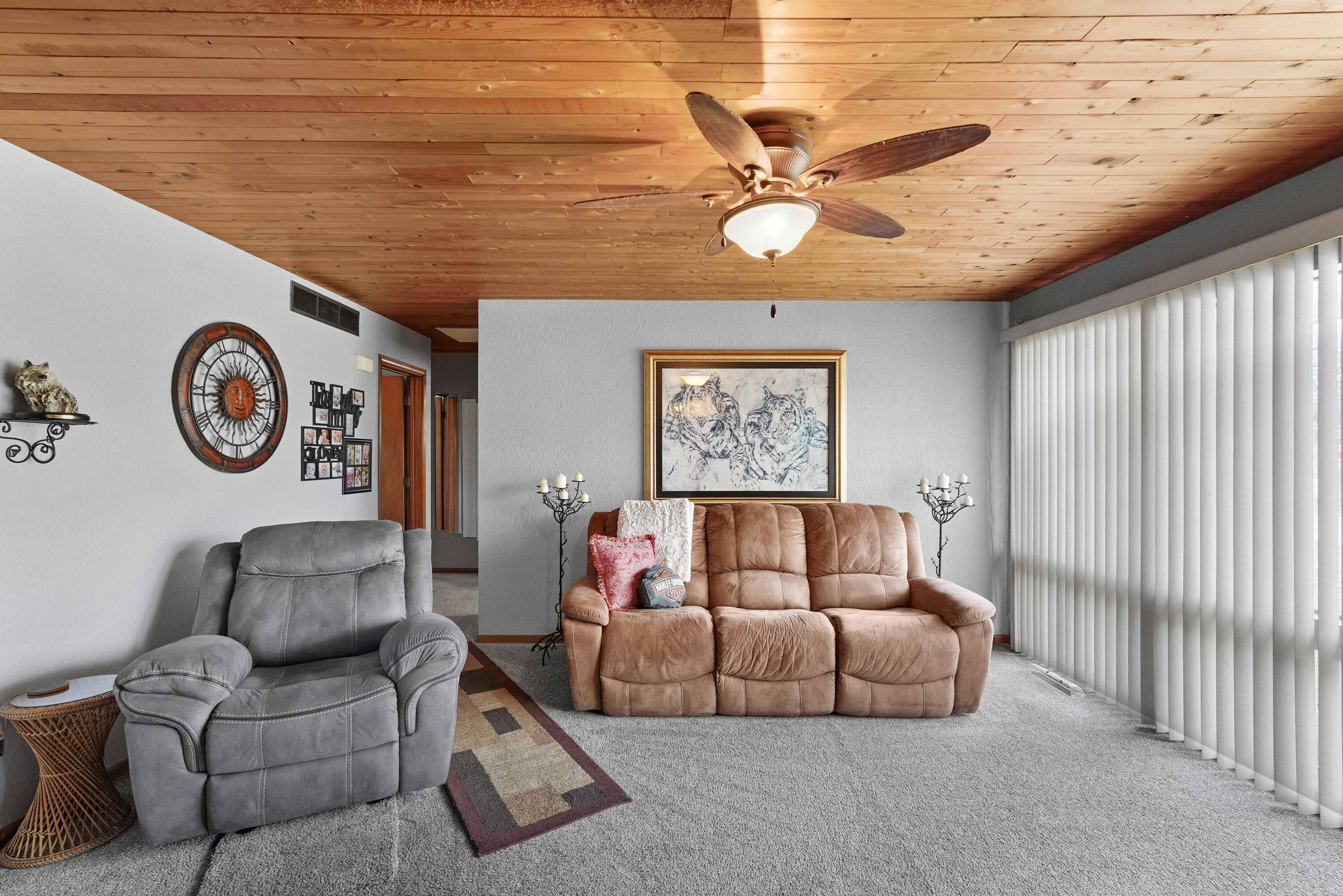 4900 Arthur Street Gary, IN 46408 - Photo 10 of 21 a living room with furniture