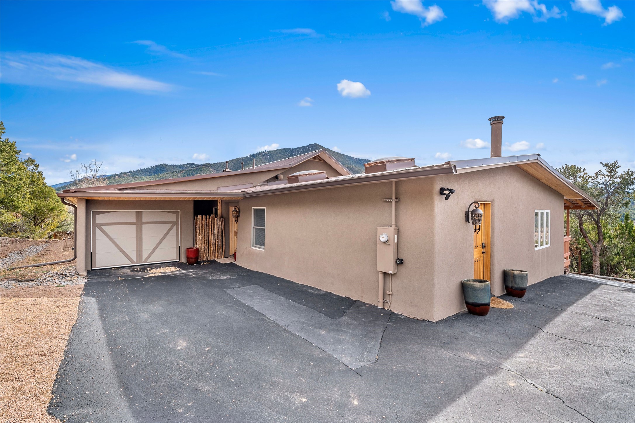 1661 Cerro Gordo Road, Unit E Santa Fe, NM 87501 - Photo 44 of 50 1 Car Garage, casita entrance to left