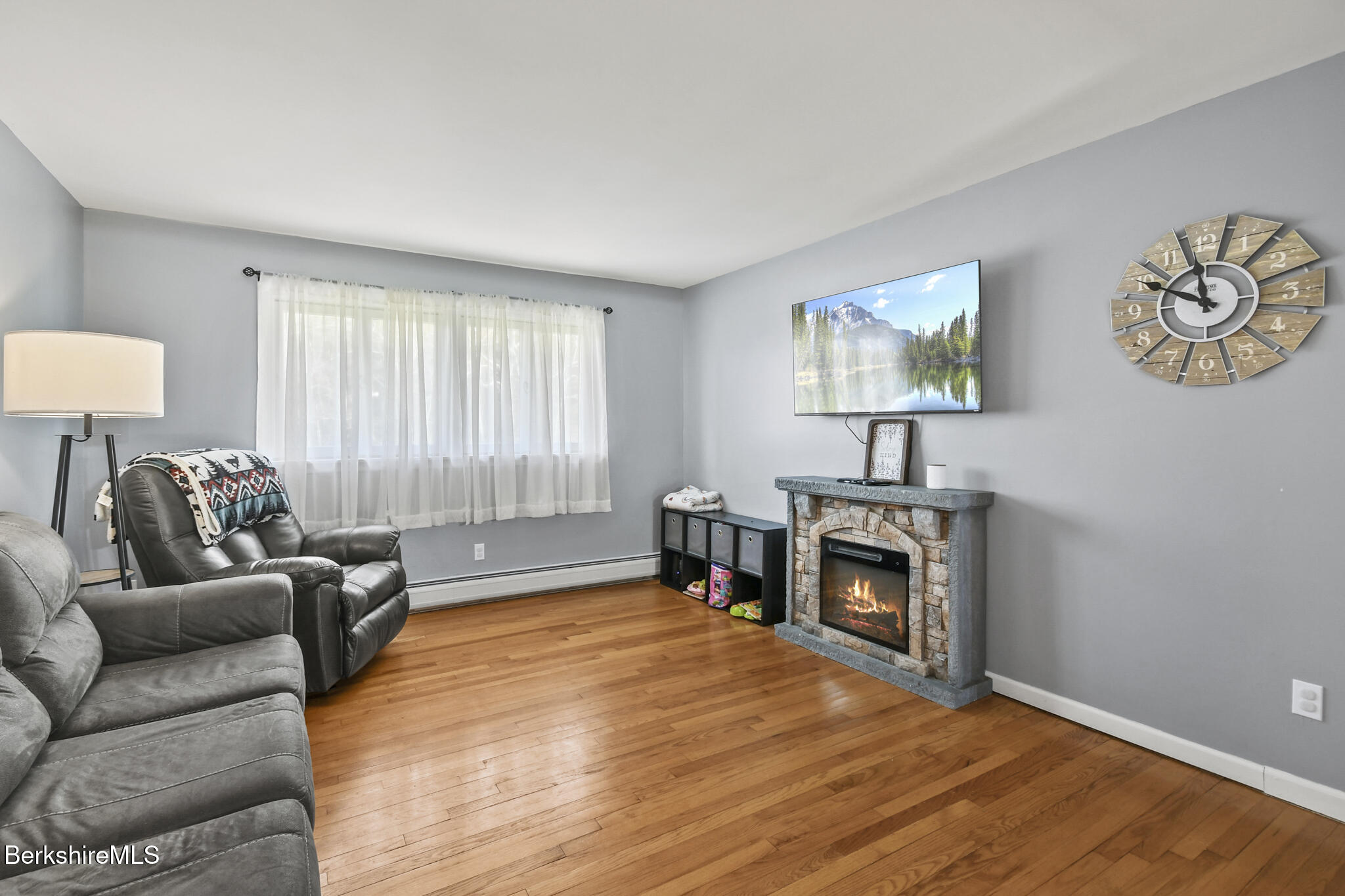 149 Kittredge Road Pittsfield, MA 01201 - Photo 9 of 36 Living Room